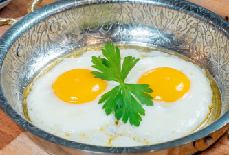 KAHVALTILAR Sahanda Tereyağlı Yumurta
