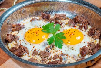 KAHVALTILAR Sahanda Kavurmalı Yumurta